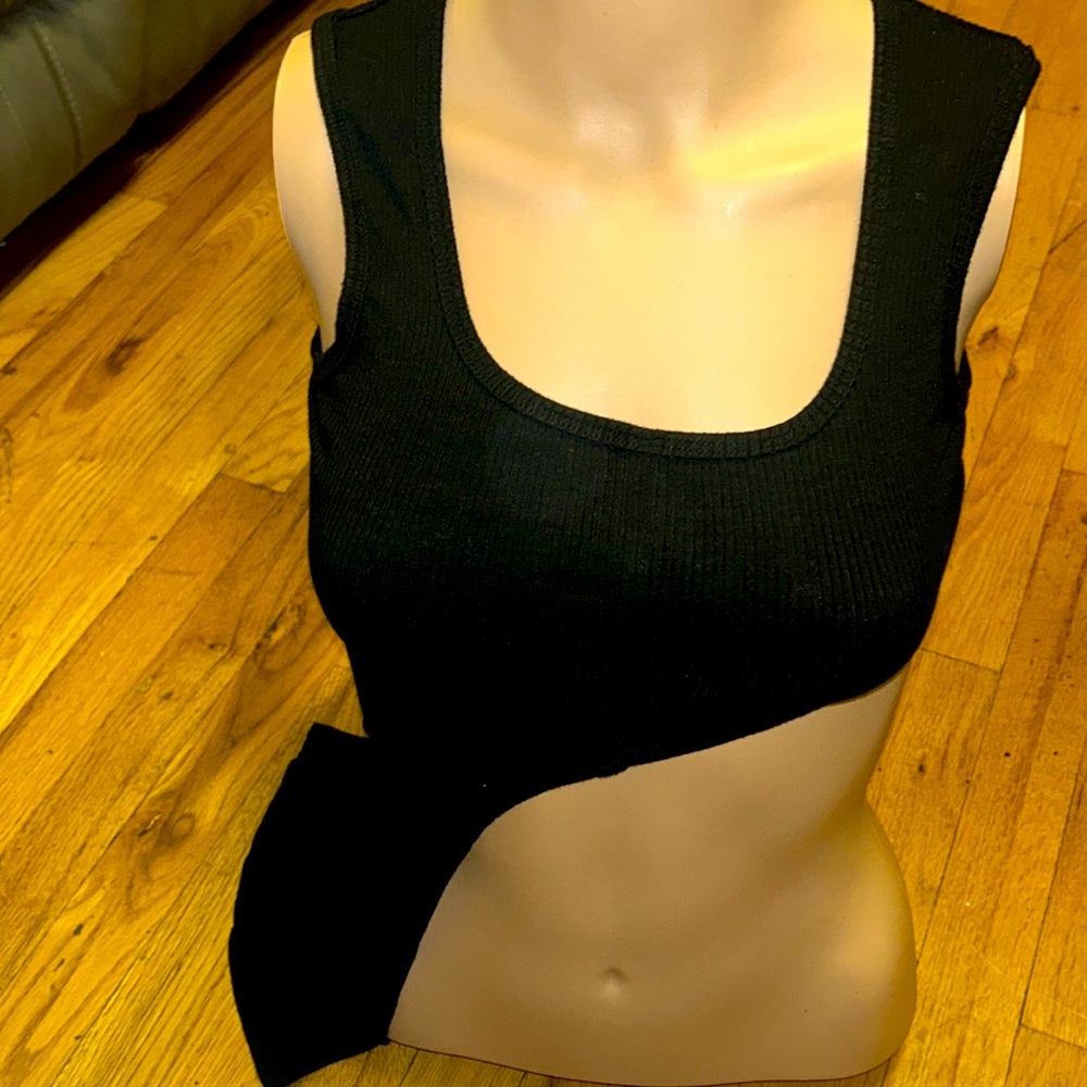$9 Fashion Nova tank top tummy out on the sides black size small